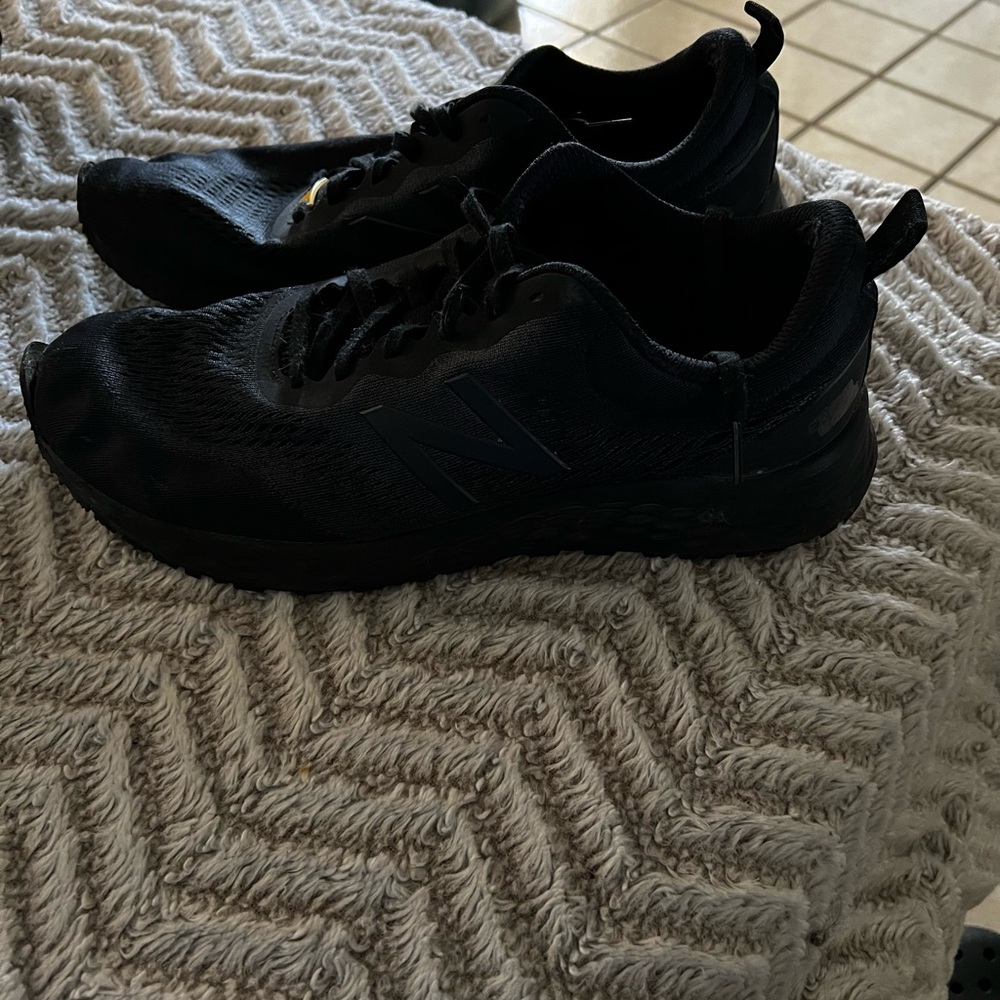 New Balance Black Sneakers Sleek Monochromatic Design